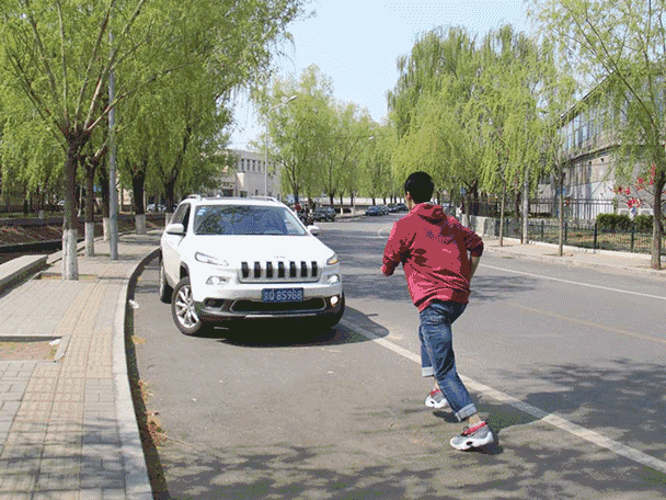 最新碰瓷手法出现!手段极其残忍,千万