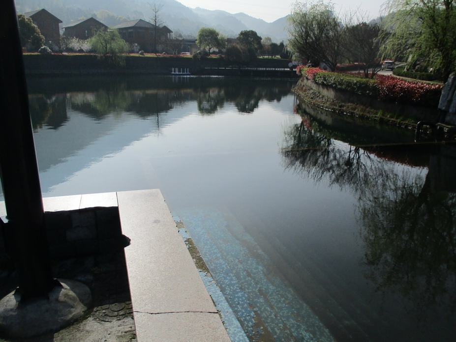 奉化西坞金峨村,挺拨巍峨金峨峰