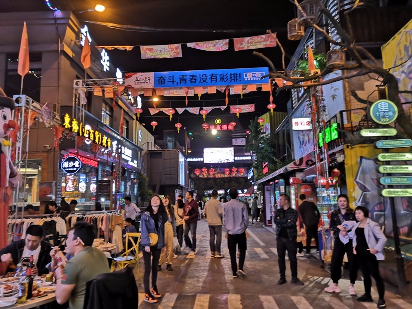 东裕夜市台湾美食街复制