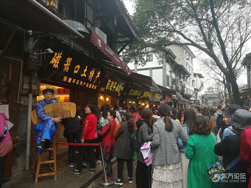 宁波大妈游重庆,感受到人多,逛吃了网红一条街……