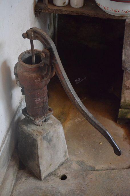 怀念家乡的压水井