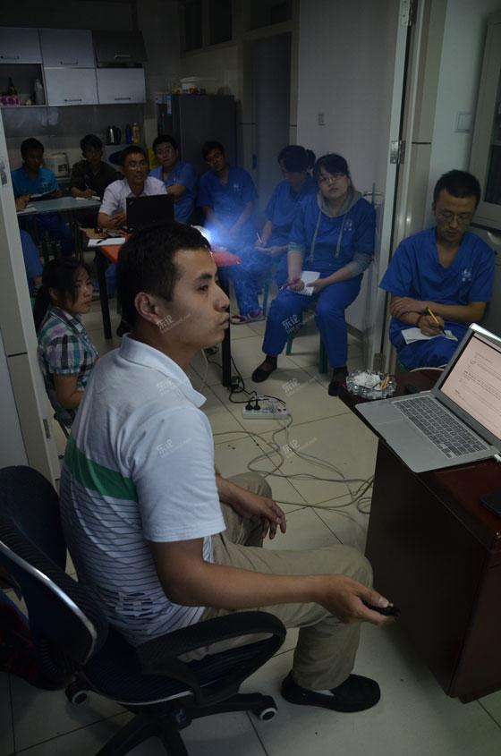 姚海峰博士主持爱维动物医院果园店全体员工大会 - 宠物宝贝- 东论