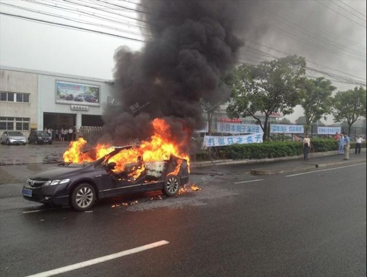 钓鱼岛事件,中国人己经买的日本车真的该砸吗?
