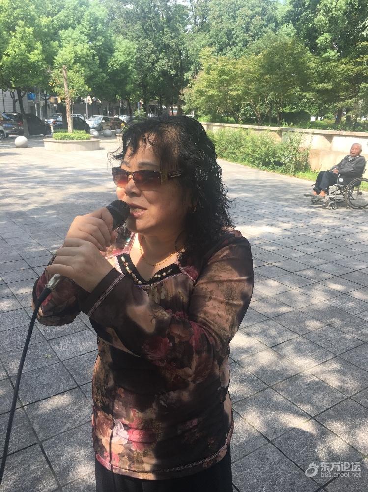大早上被高音喇叭轰炸