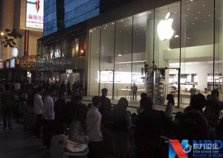 iPhone 8今日开卖!可苹果零售店的这一幕尴尬了