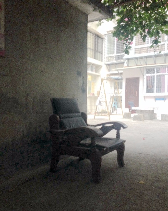 这些老家具,他们的年纪也许比你还大……