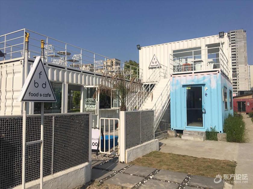 多年未回母校,竟然发现集装箱里开起咖啡店