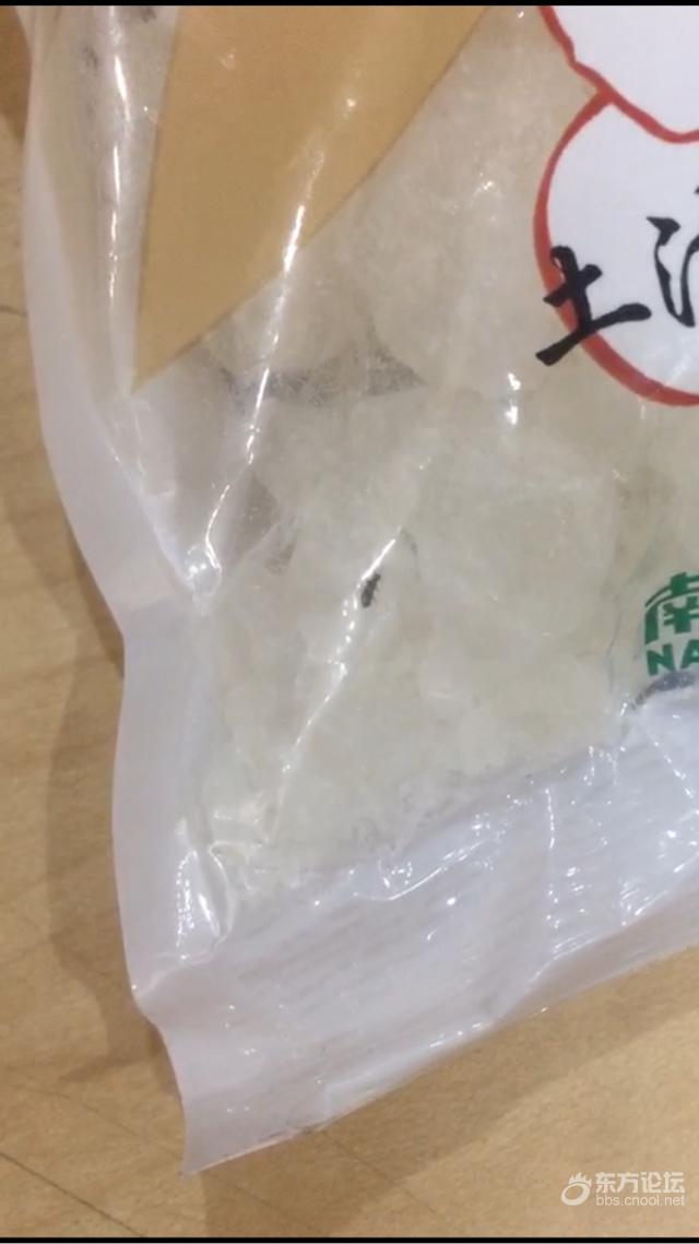 刚买的罗汉果冰糖里居然有活虫在爬!袋子是密封的