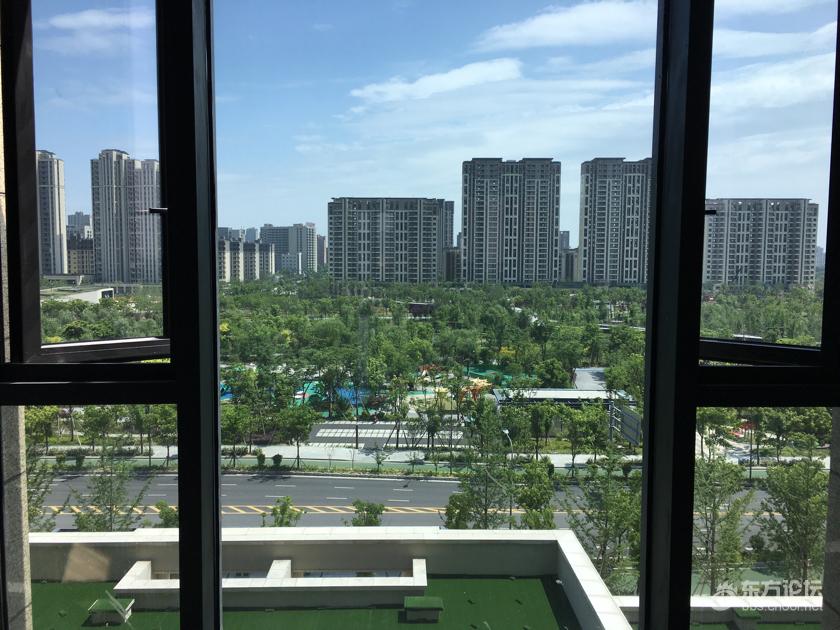 不敲不知道,一敲吓一跳,看着满墙的空鼓,业主表示心好累!