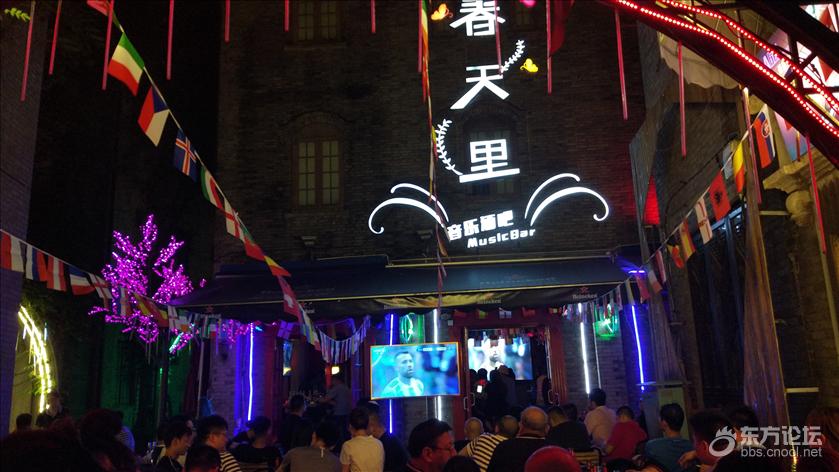 外滩看球点烧烤,一个小时过去了,菜完全不见影子