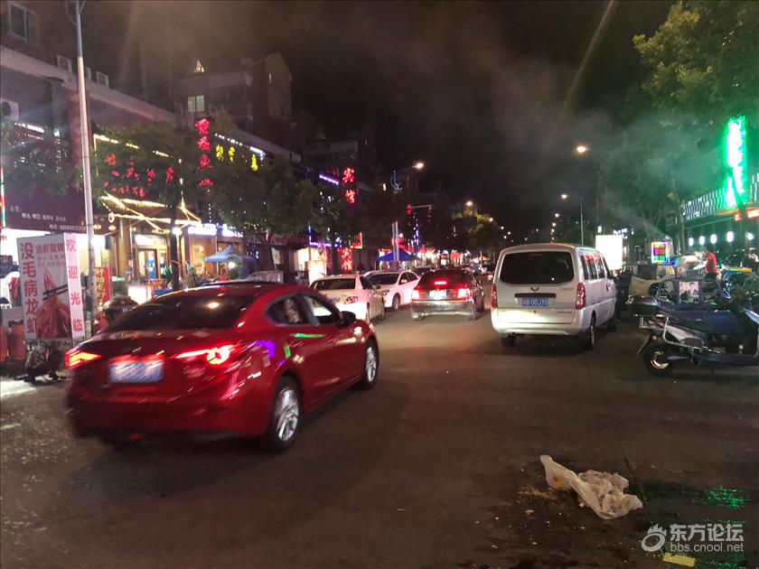 街面脏乱,污水横流,占道停车,可没人管……