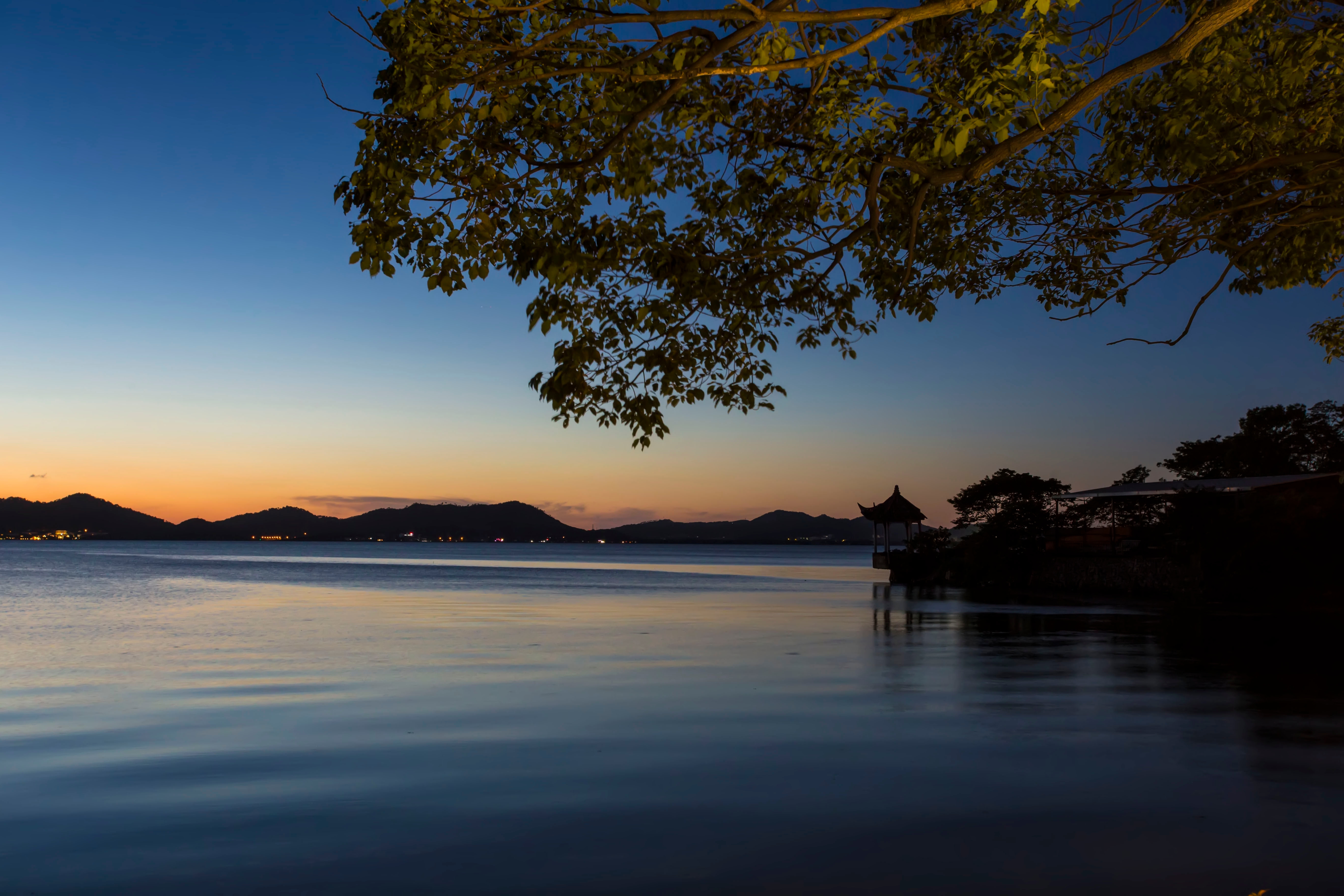 风景摄影 东钱湖南岸的夏日夕阳2  [复制] 阅读[ 1607 回复[ 6 扫一扫