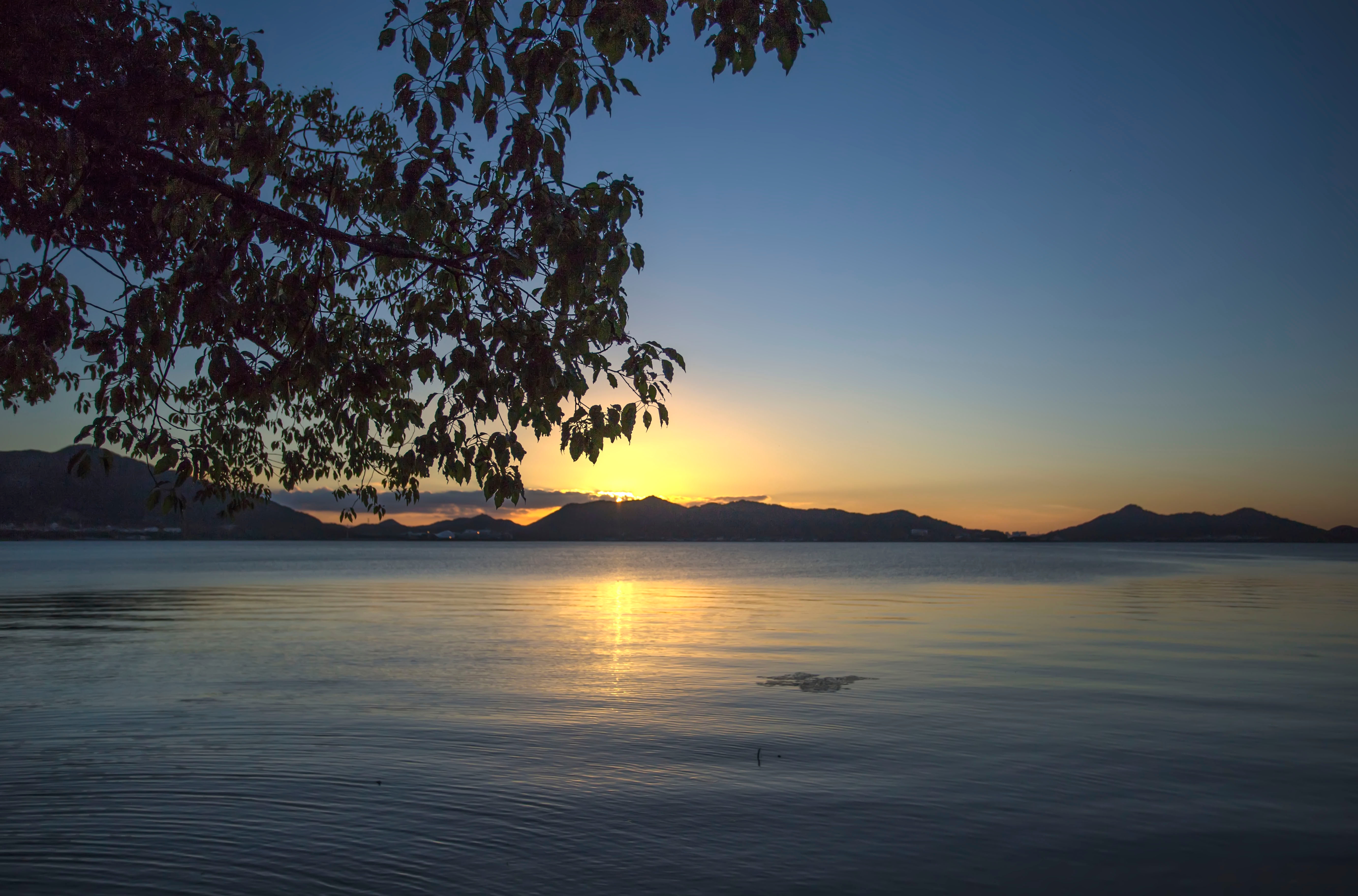 东钱湖南岸的夏日夕阳2