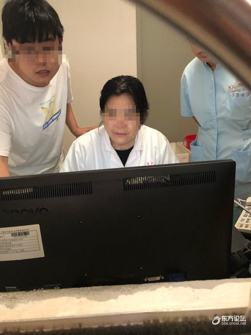 憋尿做B超,老医生专注研究检查单,对我爱答不理