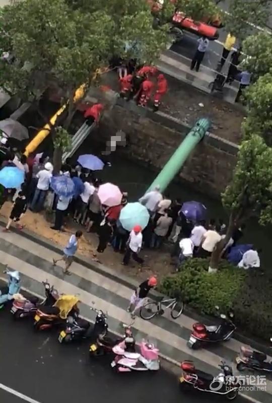 象山石浦一对男女车掉河里,双双殒命
