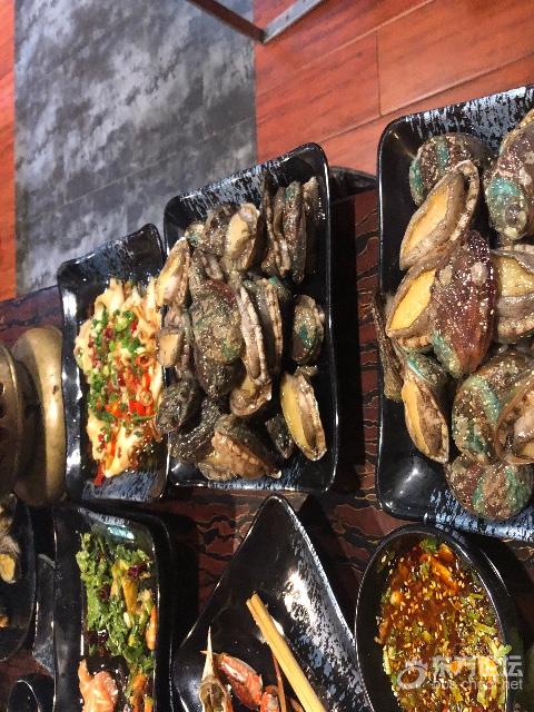 半个小时在自助餐店里吃了72个鲍鱼!老板亏了吗?