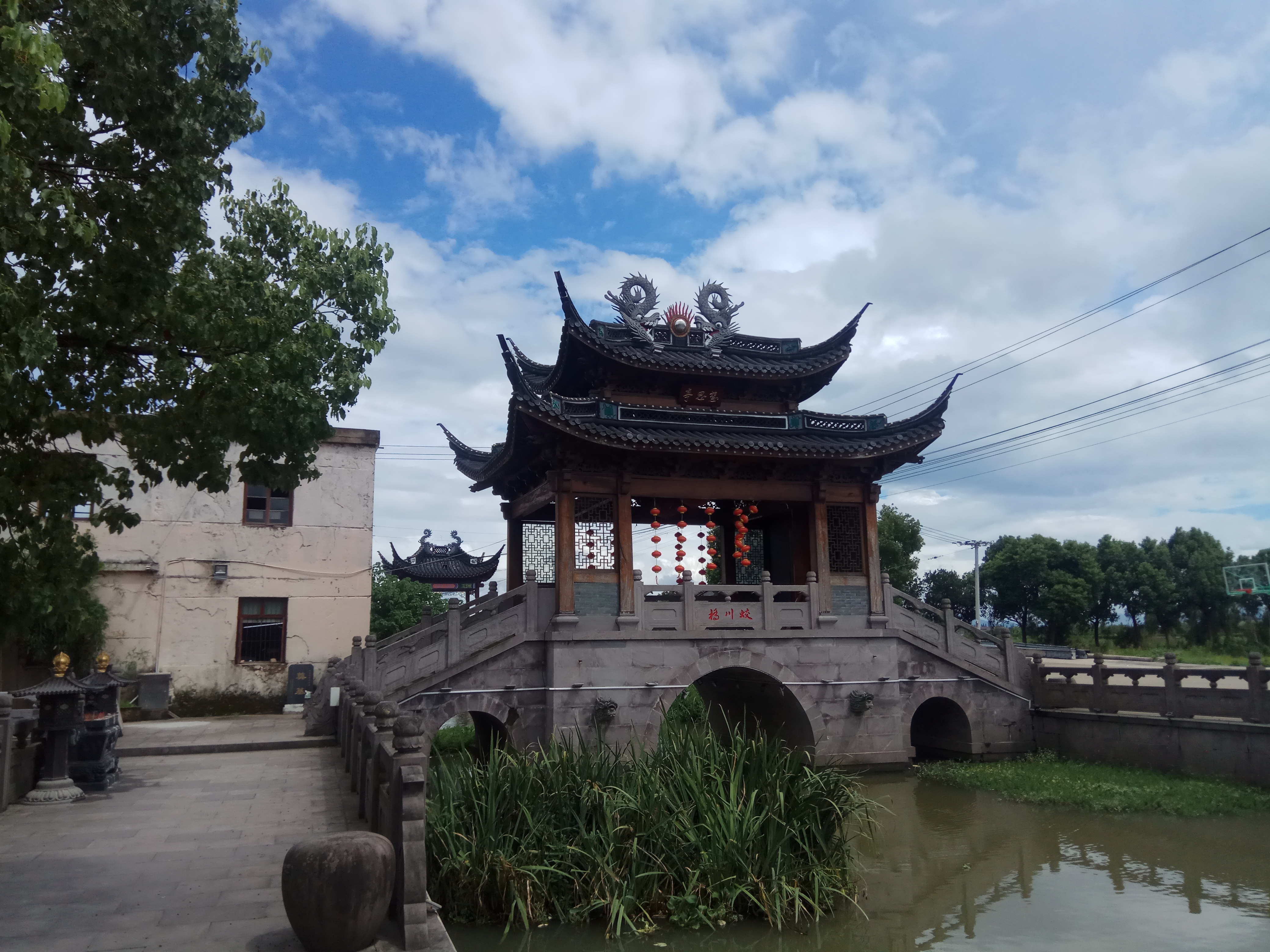 蛟龙于此亦潜藏