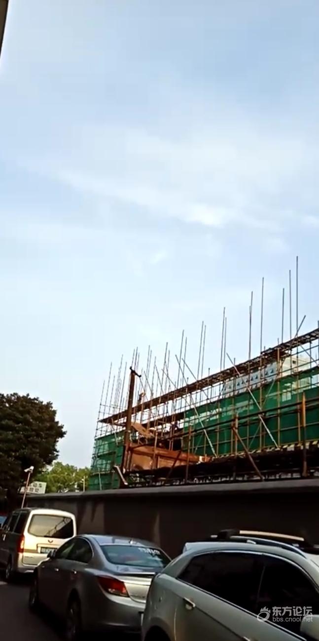 姚江医院附近建学校,早上五点四十开工,影响孩子睡眠!