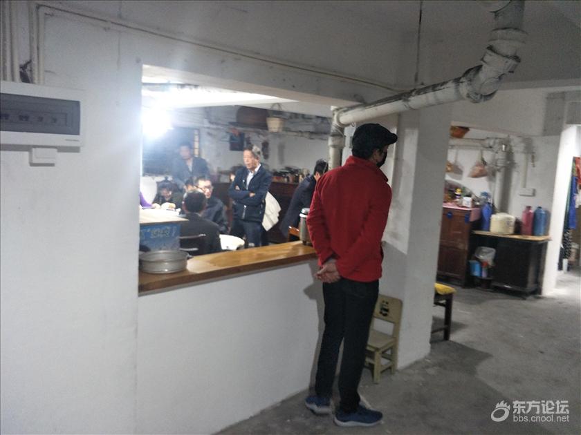 業主的停車場被變成了棋牌室,明目張膽!