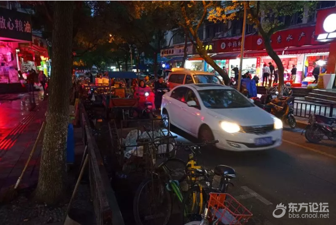 就在市中心,宁波竟还有这么脏乱差的路!连城乡结合部都不如