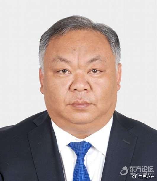 80后白发基层干部年轻照曝光 网友:当时又瘦又嫩