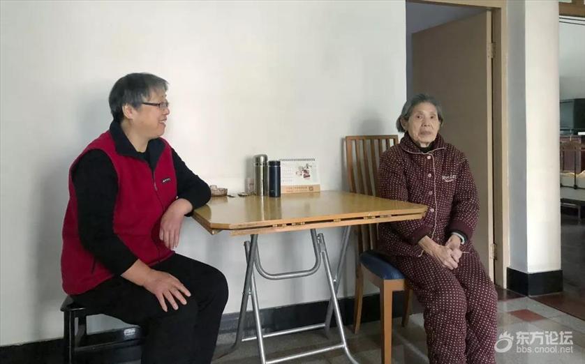 宁波这两户家庭装了个门铃,只要一按,就有人来烧菜、聊天