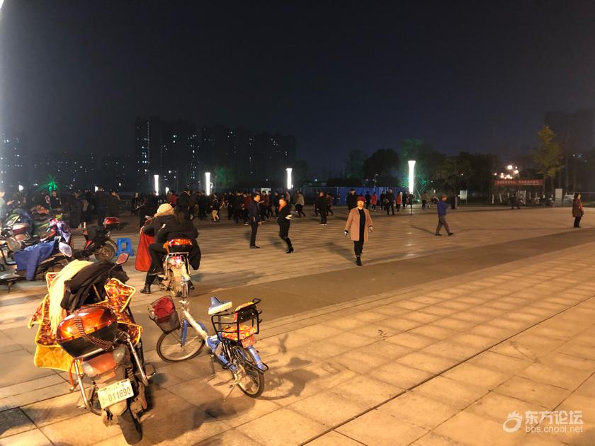 市民广场高音喇叭晚上从六七点就开始,只骚扰到我?