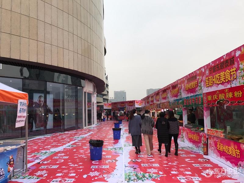 左边阿玛尼,右边臭豆腐…东部新城里的违和!