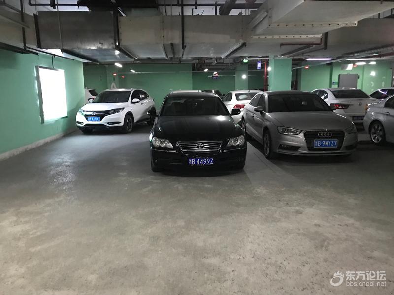 东部银泰城地下车库问题。停的人多了,就成了车位。