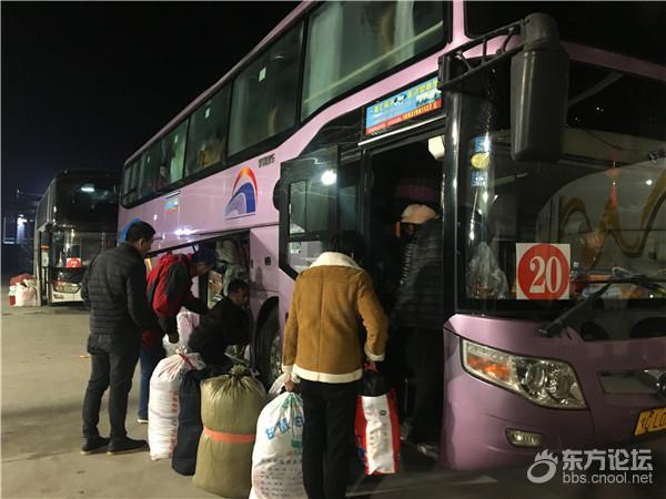 温暖返乡路!宁海一企业调用28辆客车送职工回家过年