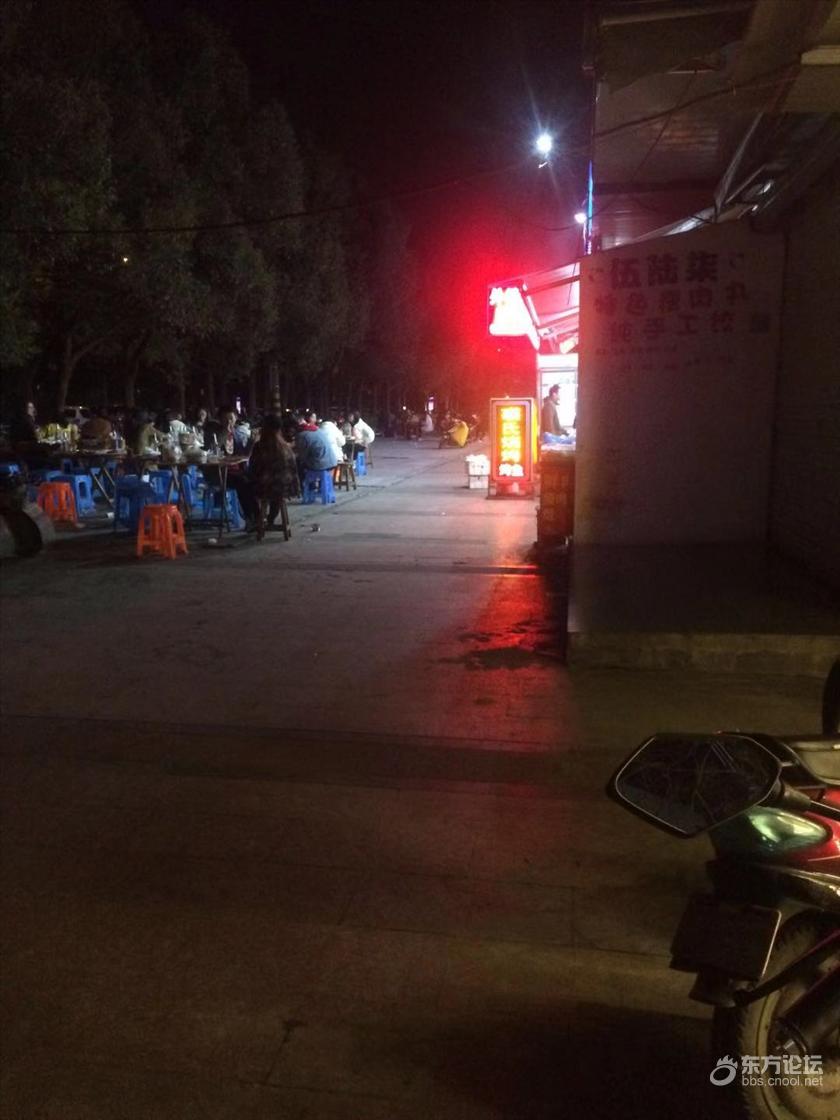 鄞州这个地方商户占道经营!可是城管为什么不管管