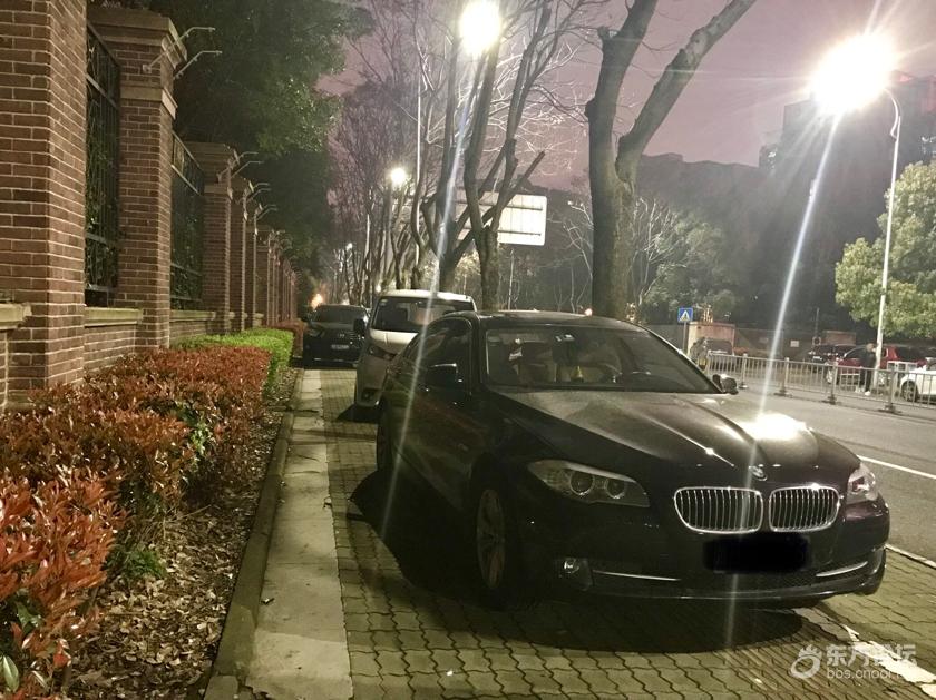 都停到人行道上了,不少还是豪车!坐标鄞州景寓路