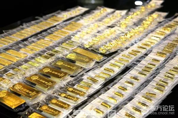 一出手就是1000万元!有个宁波年轻人到杭州买了35公斤金条