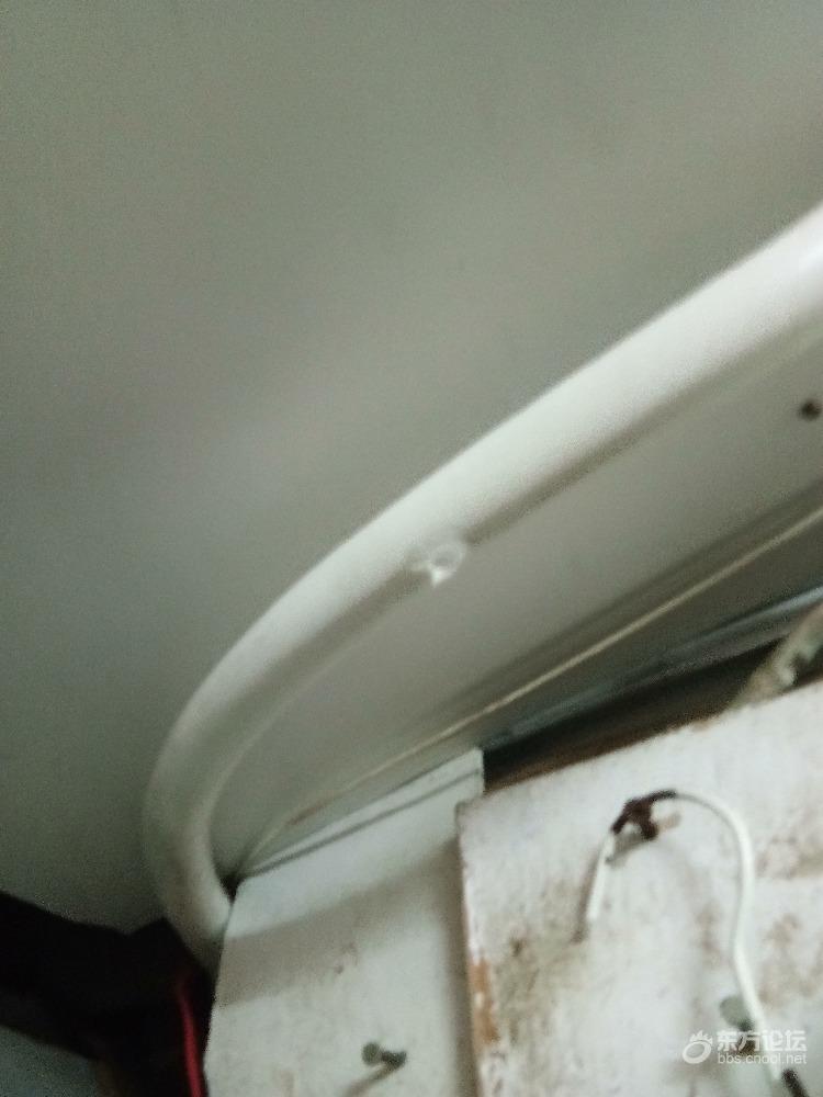 一下雨水管就滴水,不知道啥情况,跪求高手指教!