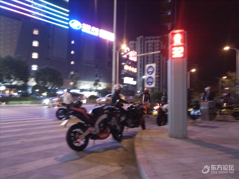 海港城附近发现一群炸街扰民飙车党……
