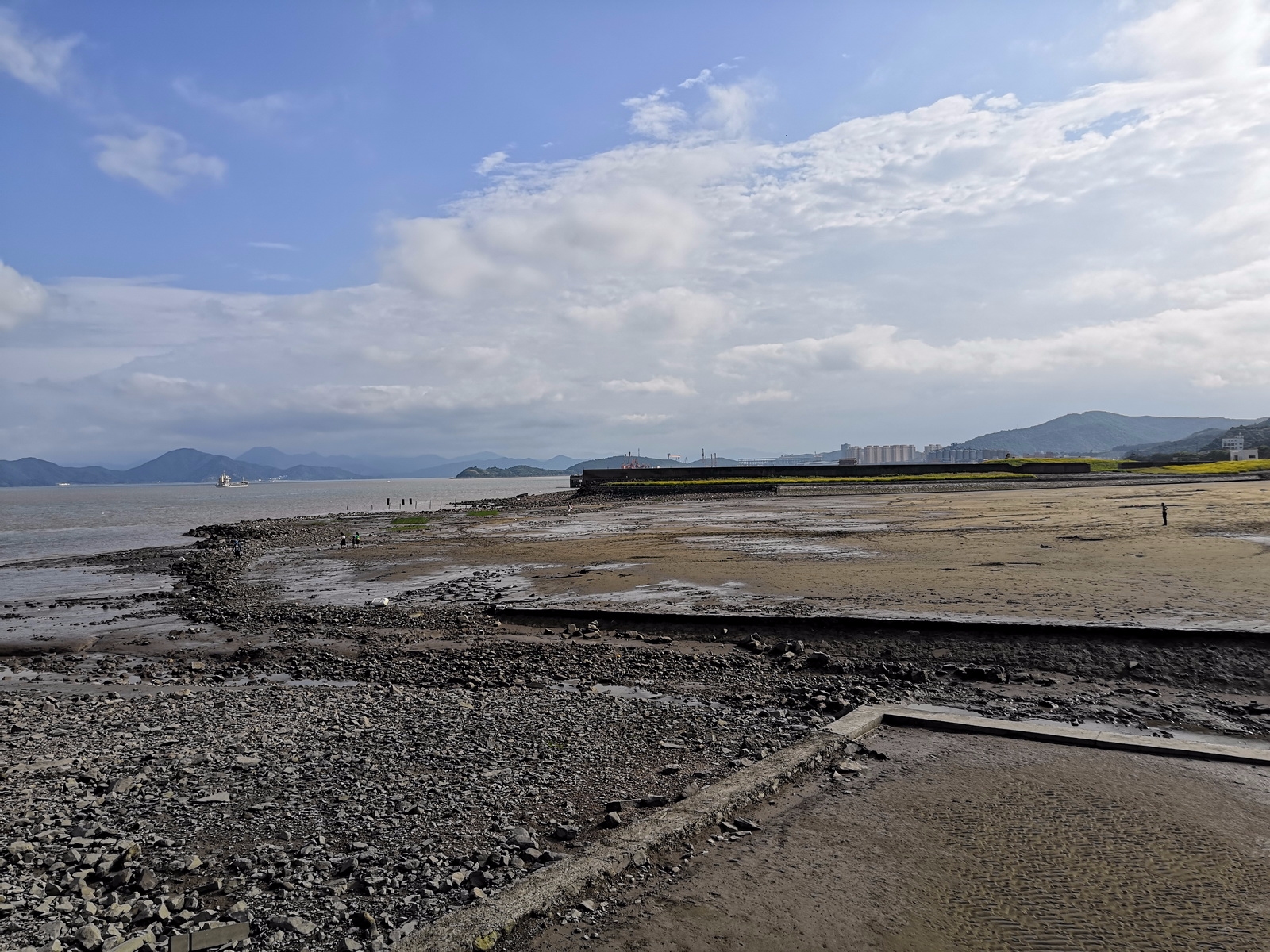 探索咸祥之美:海边花海,沙滩