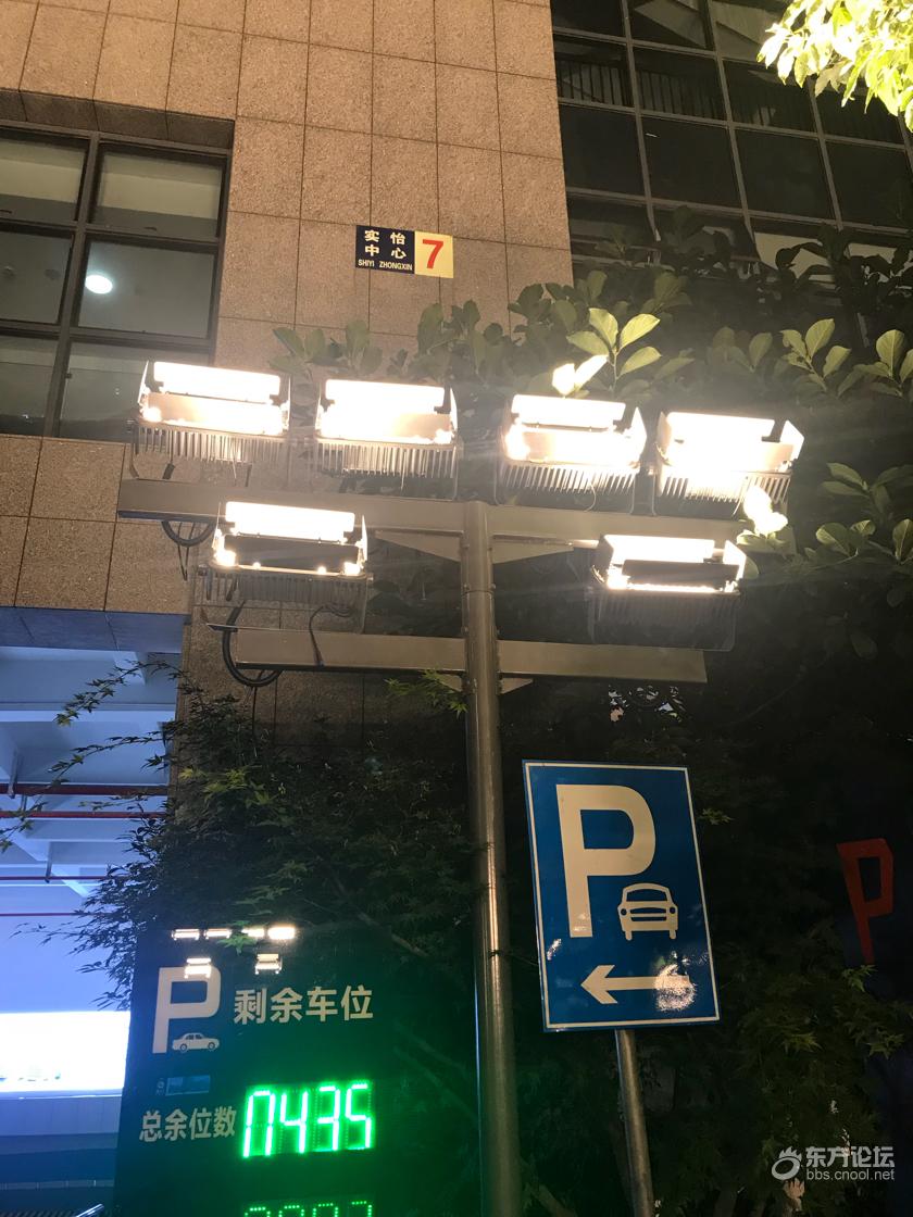 东部新城这些高大上的灯,平时到底是做什么用的?