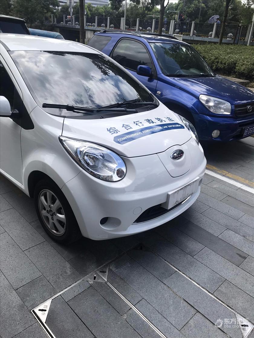 鄞州中山东路综合行政执法车请遵守《道路交通安全法》