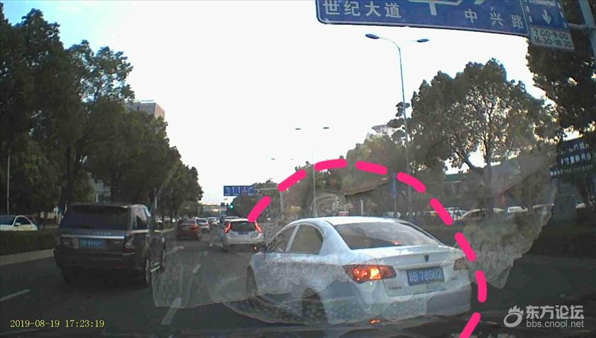 横跨四个车道,强硬加塞!对这种人有啥办法?