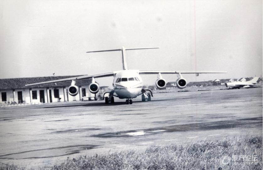 第一架民航客机图片