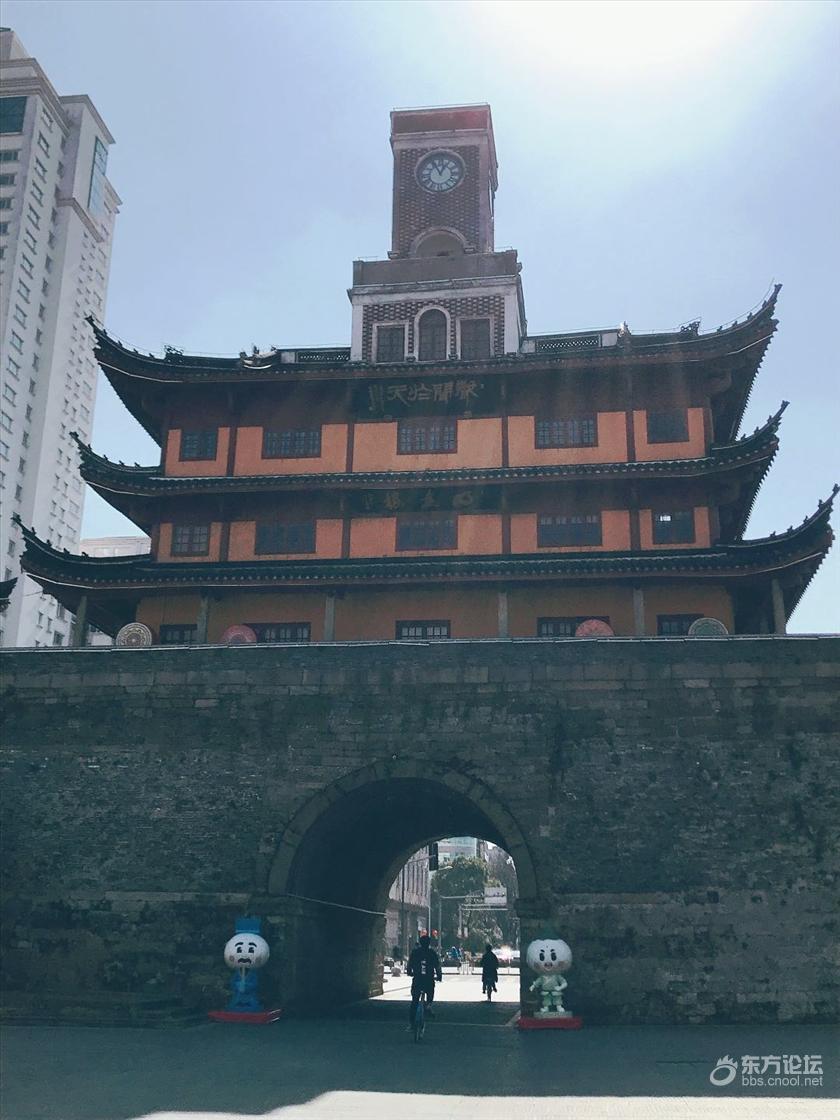 开工第一天,月湖封园转逛鼓楼,人少也有人不戴口罩
