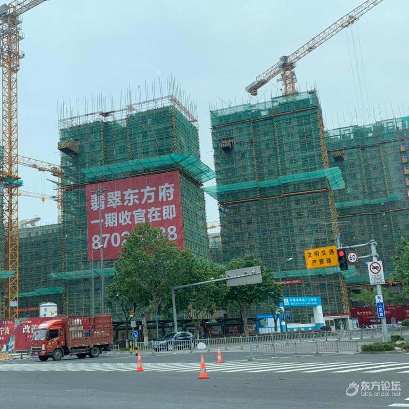 这个楼间距是真的吗?角度问题还是真的这么近?吓人