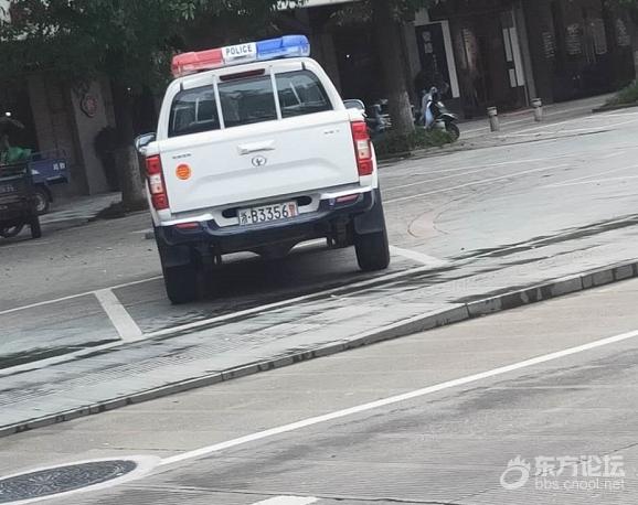 表扬一下奉化交警,执勤时把车子开至停车位,6666