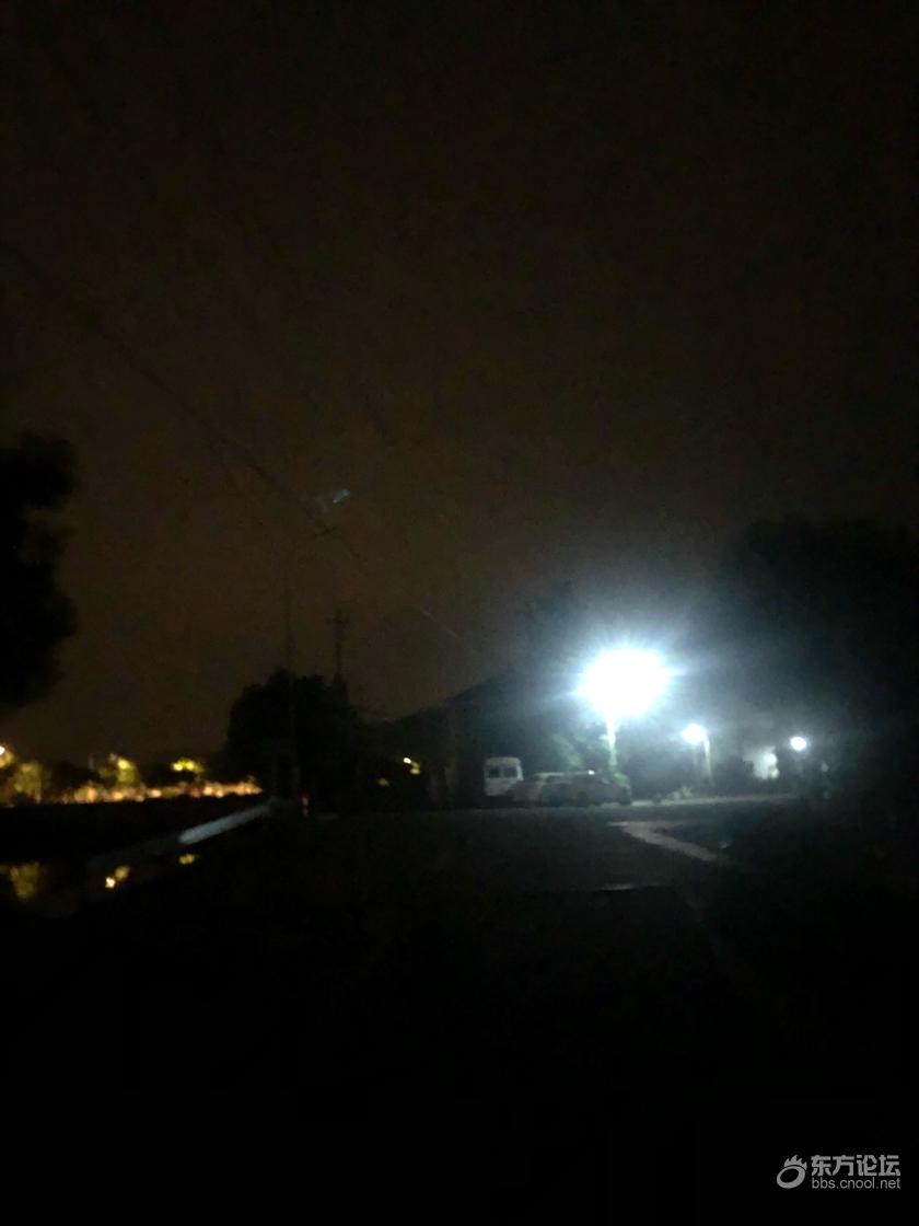 路修好通了2-3年了,路灯到现在为止没亮过,什么鬼