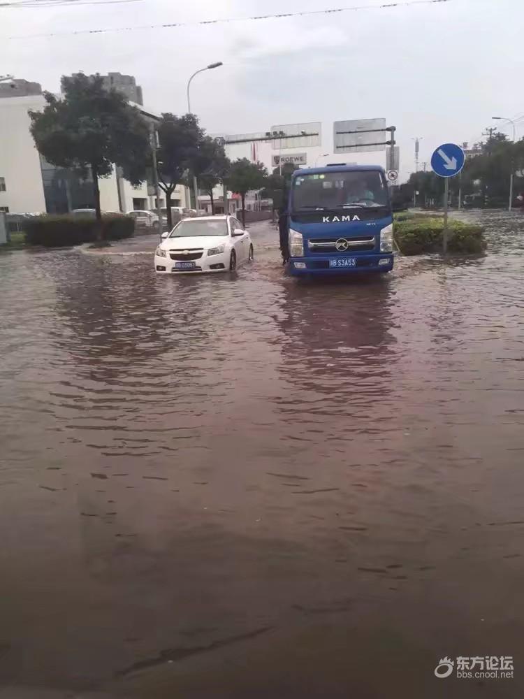 五年前国庆前夕,一个抗台之夜,鄞县大道上的水…