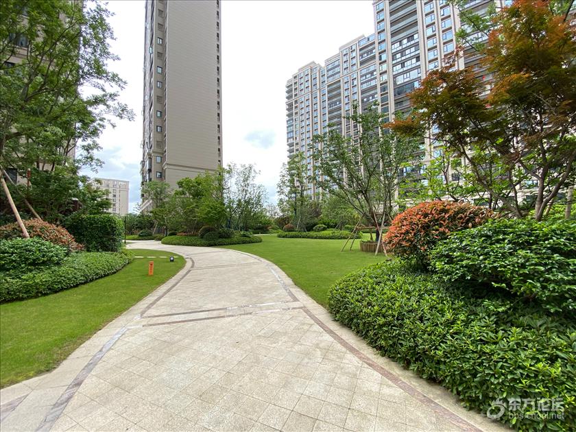 这个冬天不太冷致紫玉台小区最美物业人