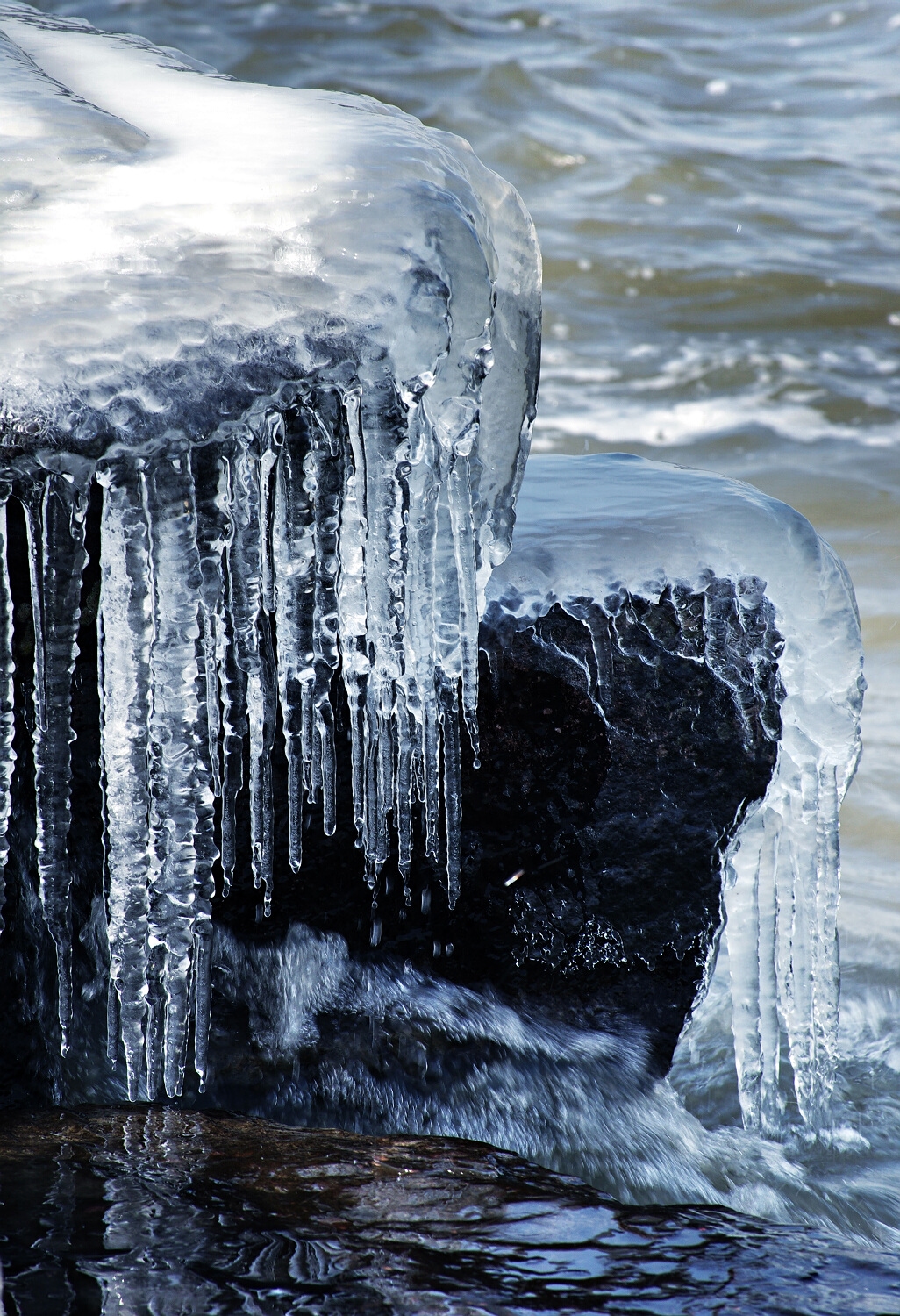 动静之间钱湖冰棱之美