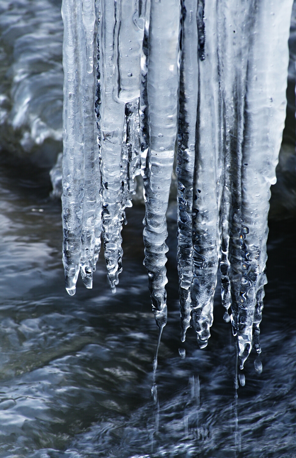 动静之间钱湖冰棱之美