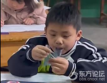 小学生考试为什么要有监考?可能是怕他们把卷子撕了