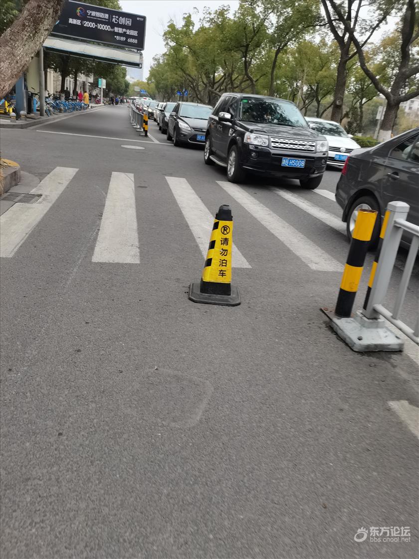 去第二医院看病,门口一到就堵了,看看这阵势…